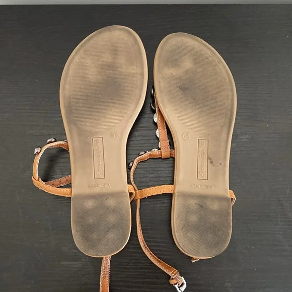 Gently Used Women’s Sandals - Picture 4 of 4